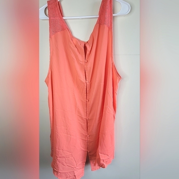 NWT Torrid Hi-Low Embroidered Button Back Tank, Size 4 - Picture 2 of 3